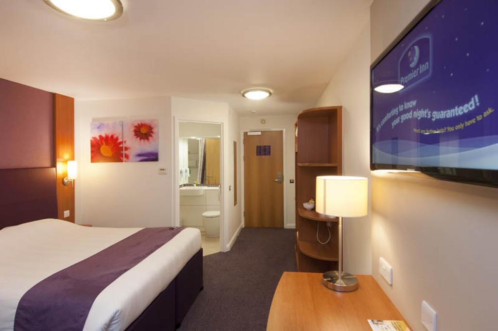 Premier Inn Reading Central Exterior foto