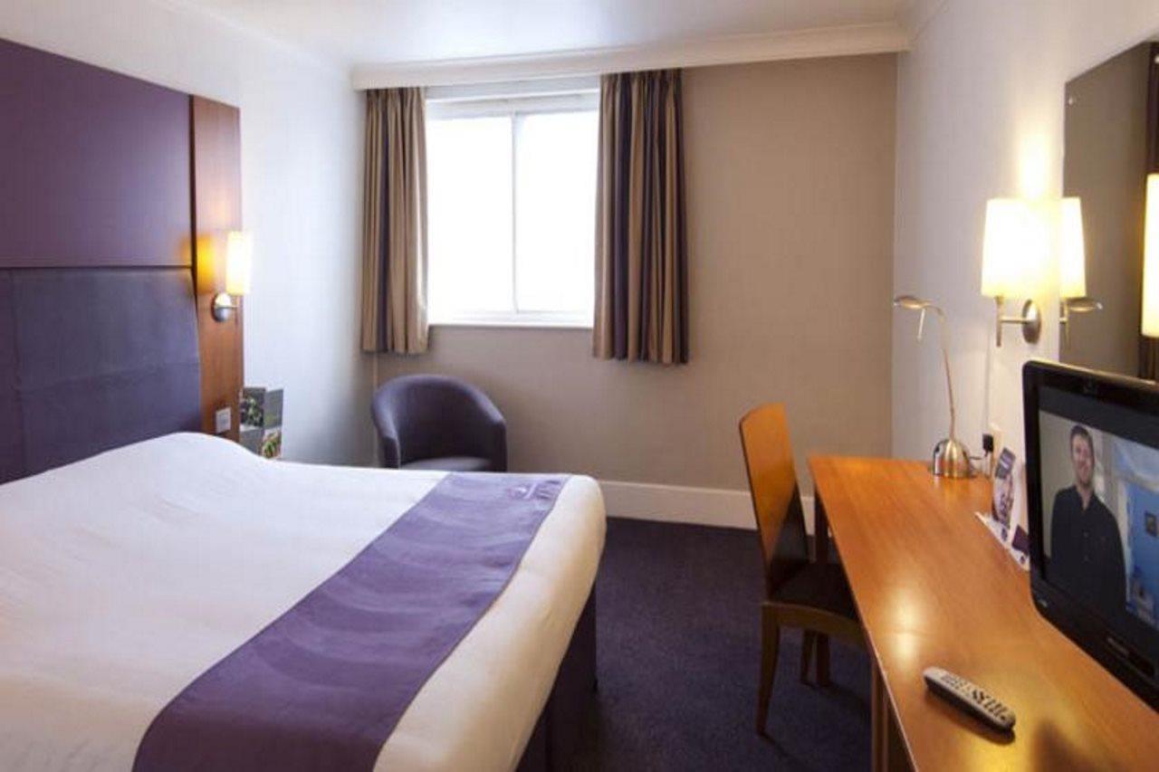 Premier Inn Reading Central Exterior foto